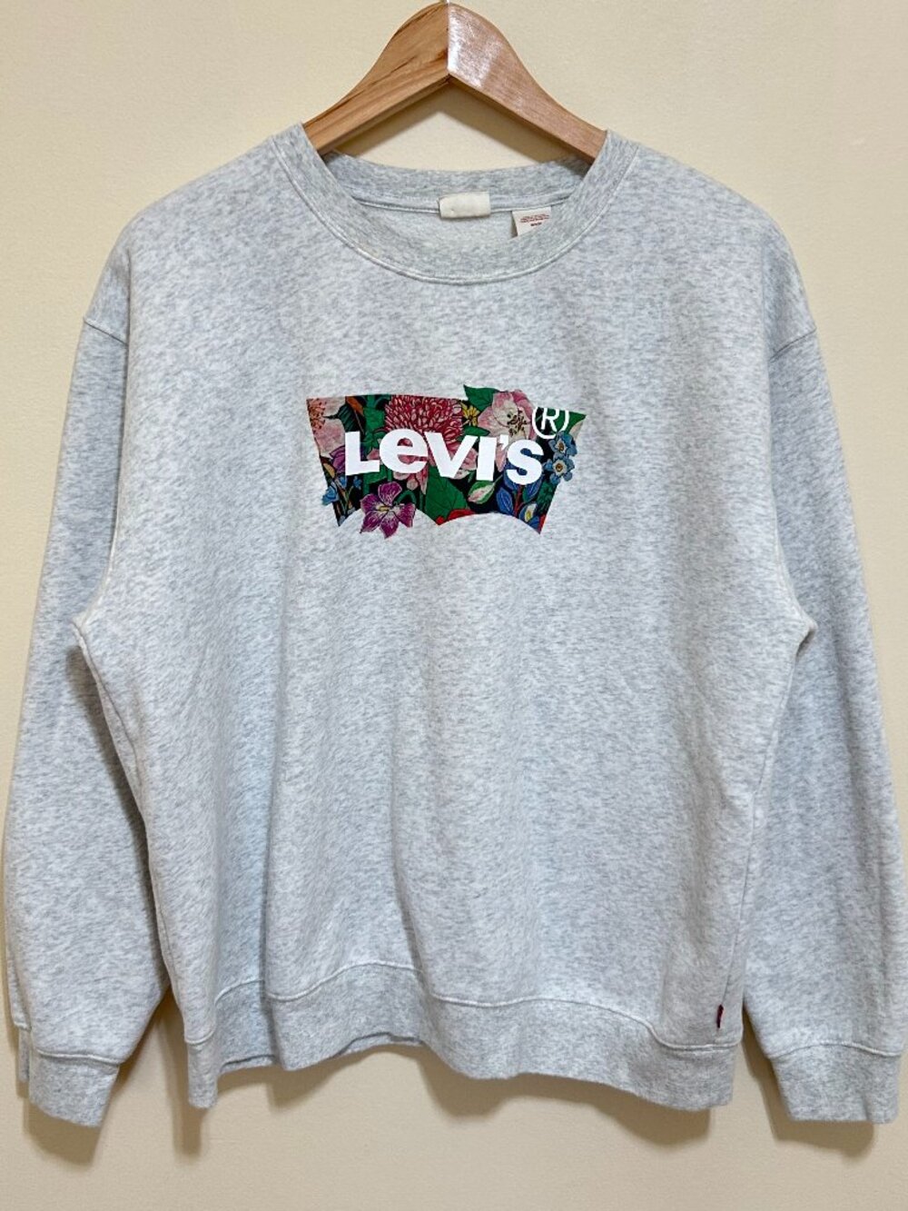 Levi's Sweatshirt With Floral Brand Graphic Heathered Gray Size M - Picture 1 of 8